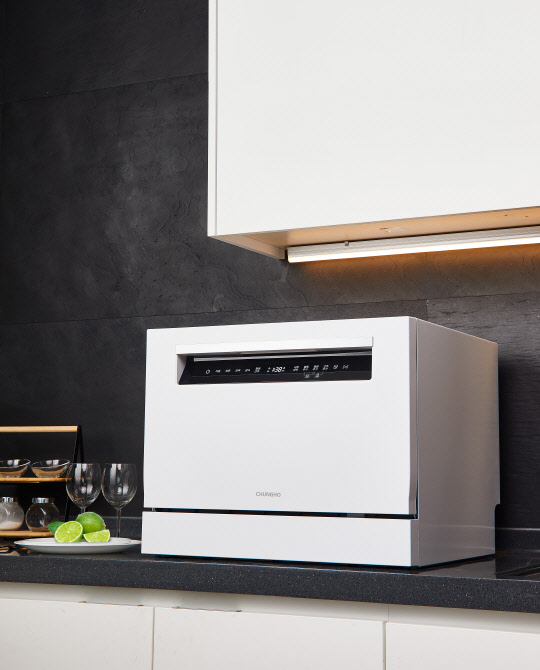 청호 UV 식기세척기.   <청호나이스 제공>